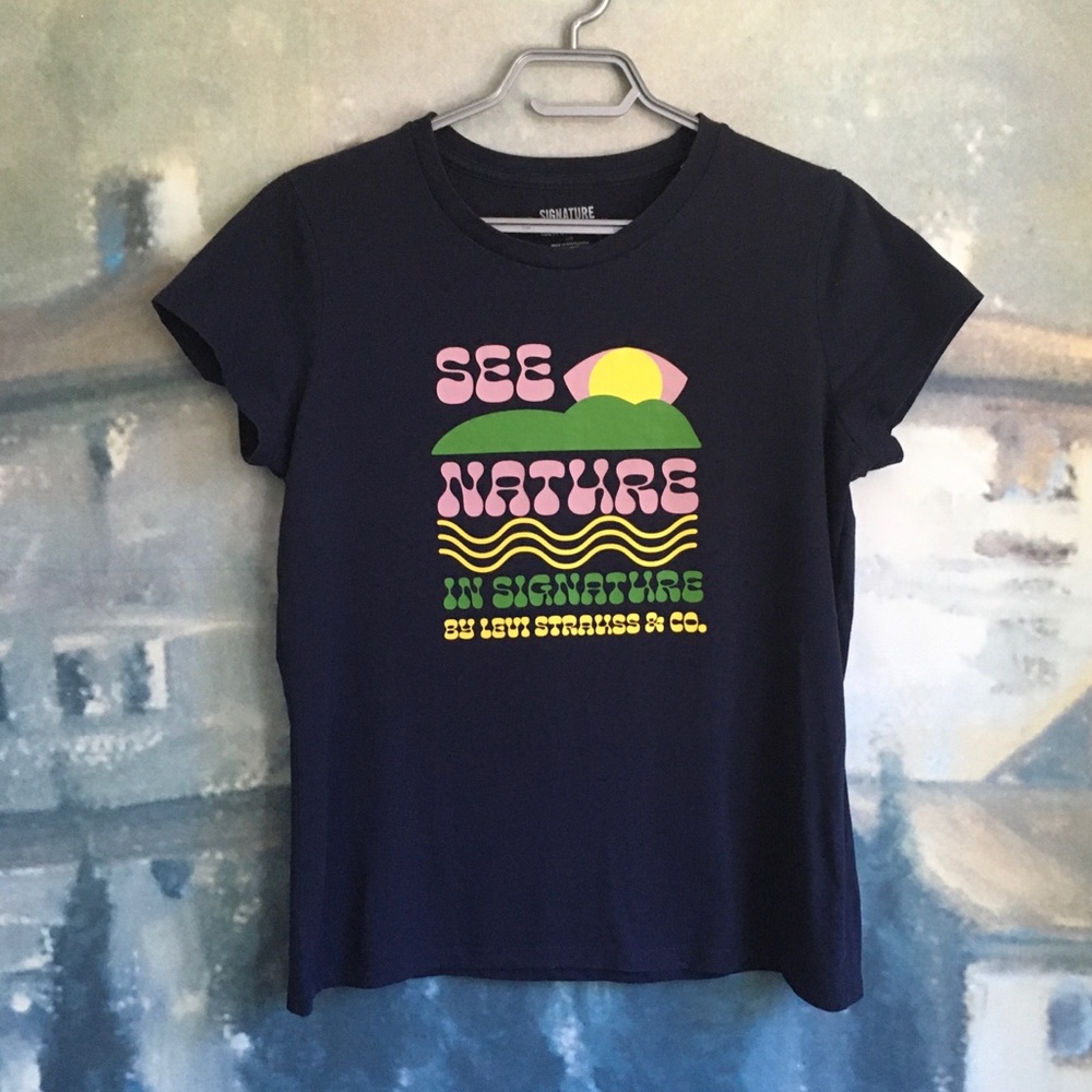 50% OFF if Bundled / Signature by Levi Strauss & Co. Navy T-Shirt Size L